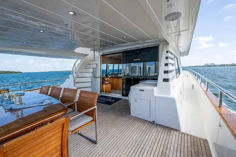 The Usual Yacht Photos Pics Luxurious Horizon 82 yacht deck with dining area, ocean view, and modern design, year 2000 model.