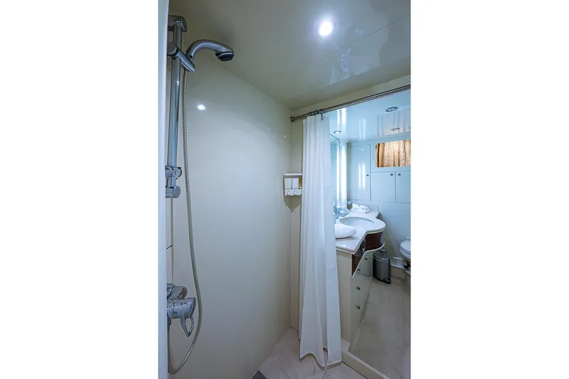 The Usual Yacht Photos Pics Modern yacht bathroom with shower, curtain, and sleek fixtures, Horizon 82, 2000 model.