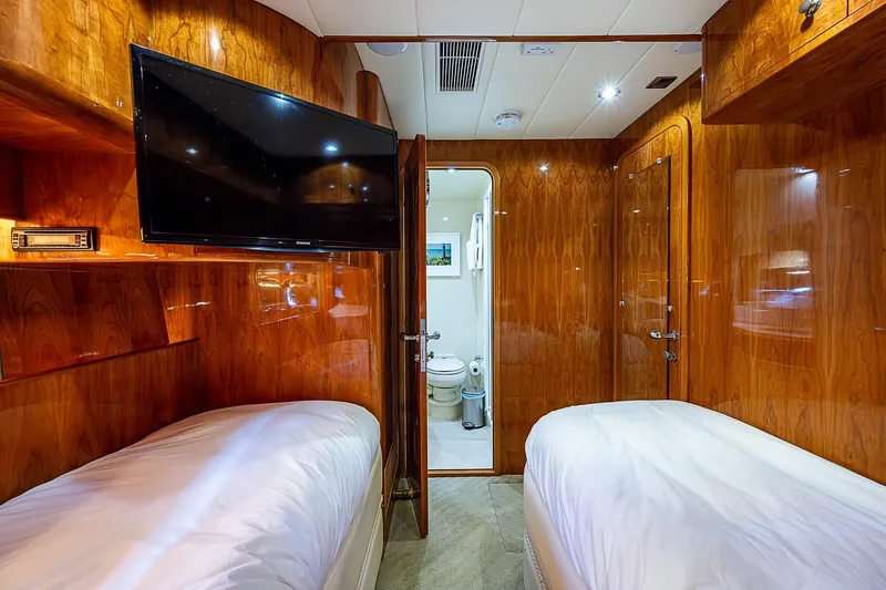 The Usual Yacht Photos Pics Luxurious cabin interior of 2000 Horizon 82 yacht with twin beds and TV.