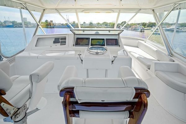 2004 Viking 52 