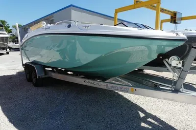Hurricane Sundeck Sport 218 OB