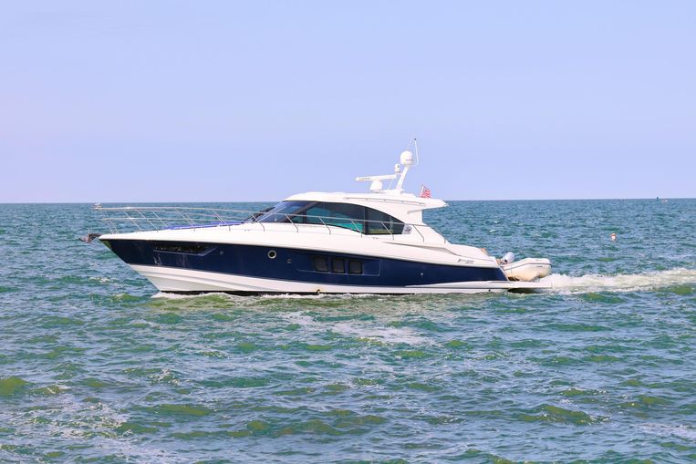 2015-45-cruisers-yachts-45-cantius