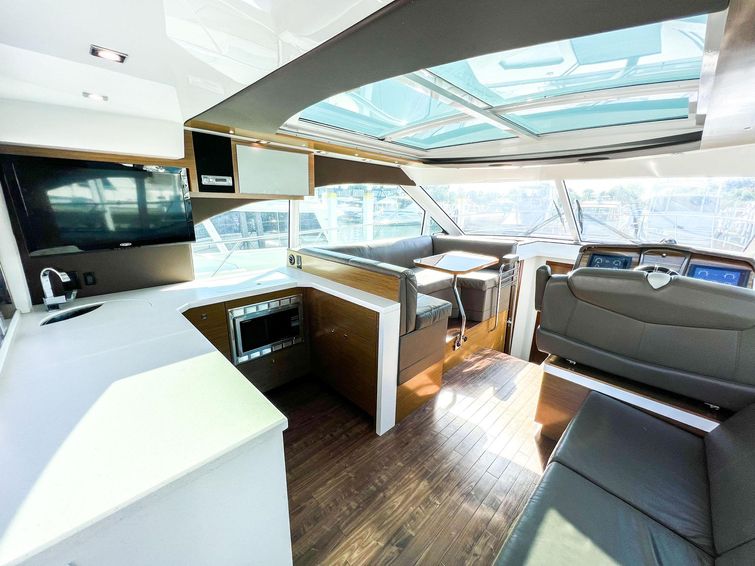 2015-45-cruisers-yachts-45-cantius