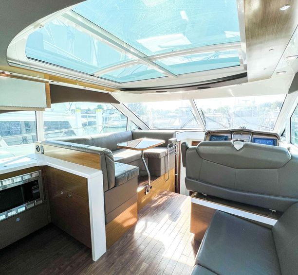 2015-45-cruisers-yachts-45-cantius
