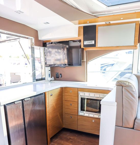 2015-45-cruisers-yachts-45-cantius