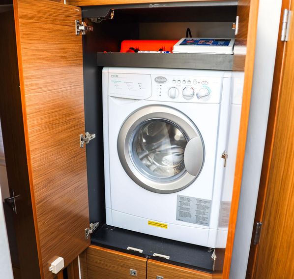 2015-45-cruisers-yachts-45-cantius