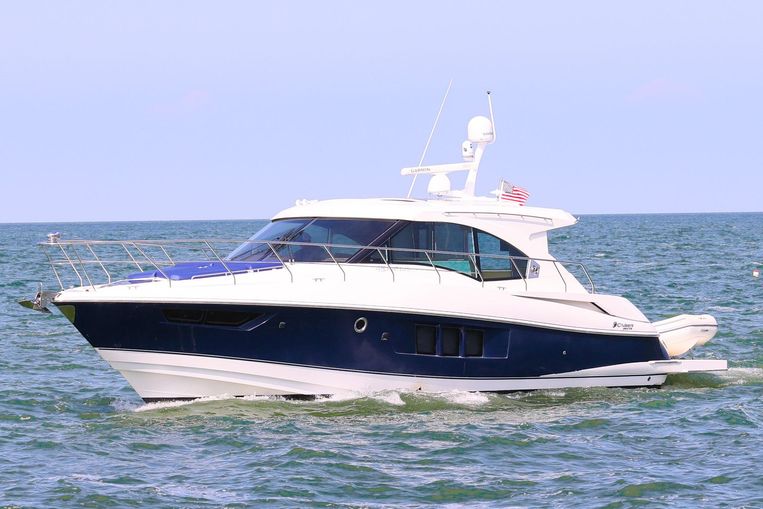 2015-45-cruisers-yachts-45-cantius