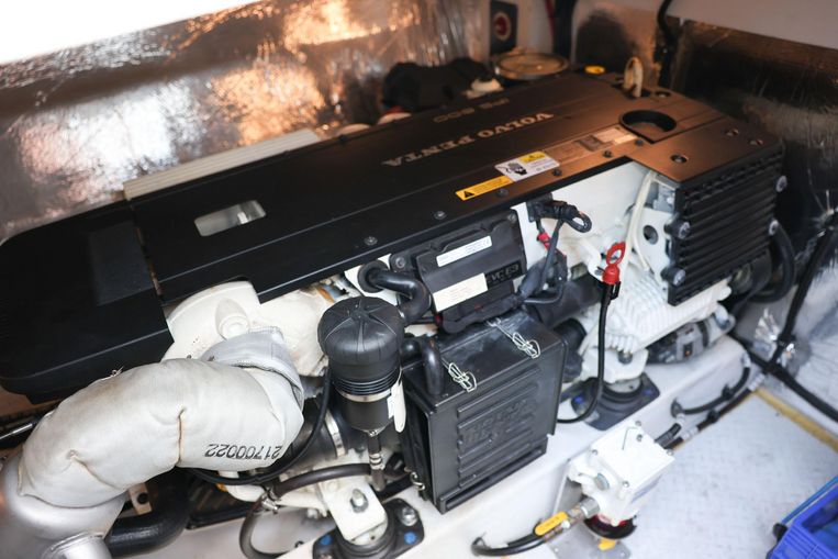 2015-45-cruisers-yachts-45-cantius