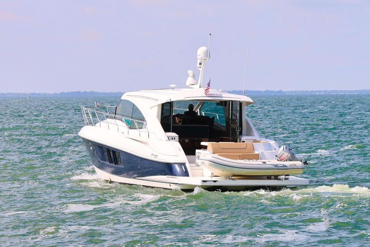 2015-45-cruisers-yachts-45-cantius