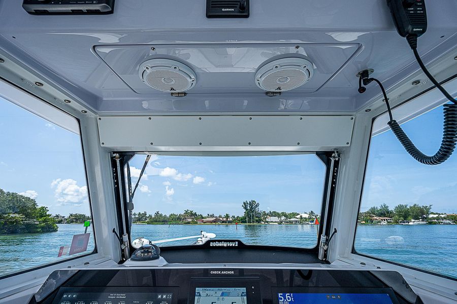 2019 Everglades 335 Center Console