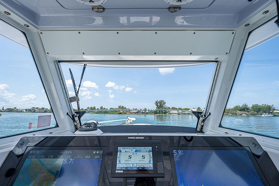 2019 Everglades 335 Center Console