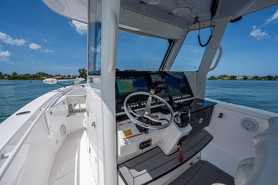 2019 Everglades 335 Center Console