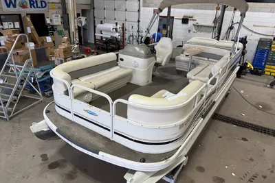 Crestliner 2085 Sport Classic Pontoon