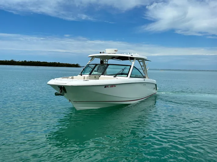  Yacht Photos Pics Boston Whaler 320 Vantage 2017 on calm waters.