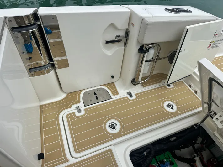  Yacht Photos Pics Boston Whaler 320 Vantage 2017, boat deck and storage area.