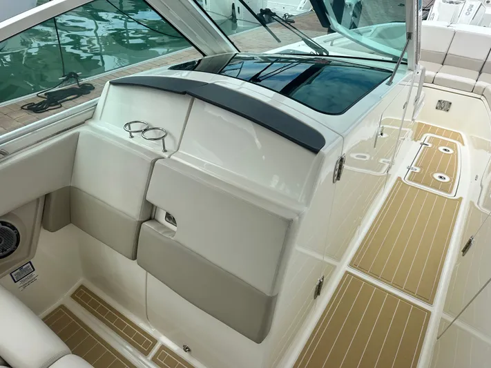  Yacht Photos Pics Interior of a 2017 Boston Whaler 320 Vantage boat.