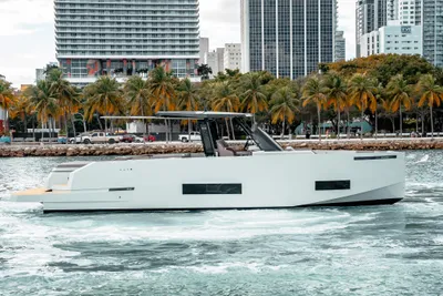 De Antonio Yachts D42 Open