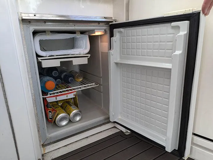 Diggin Deep Yacht Photos Pics 