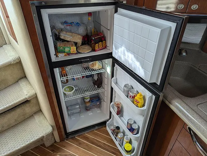 Diggin Deep Yacht Photos Pics 