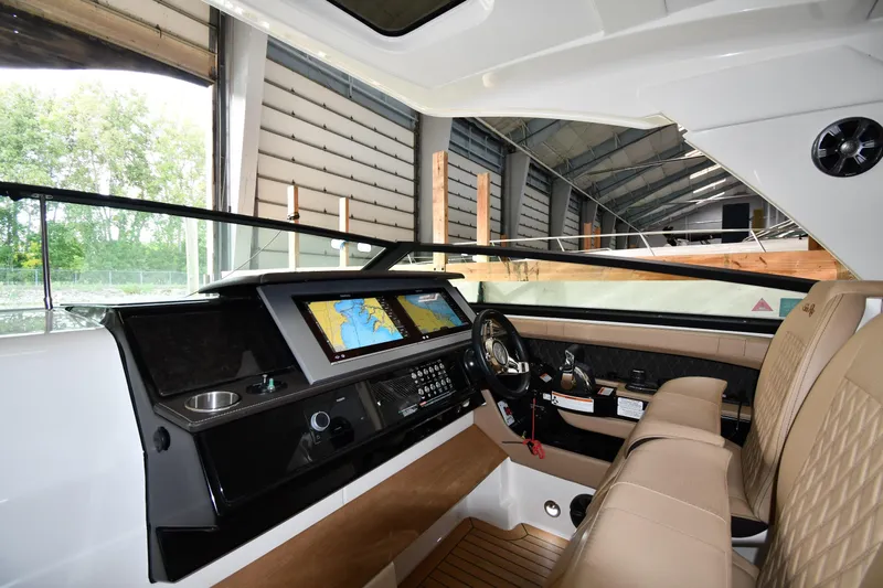  Yacht Photos Pics Interior of 2020 Sea Ray SLX 400 Outboard, featuring modern dashboard and luxurious seating.