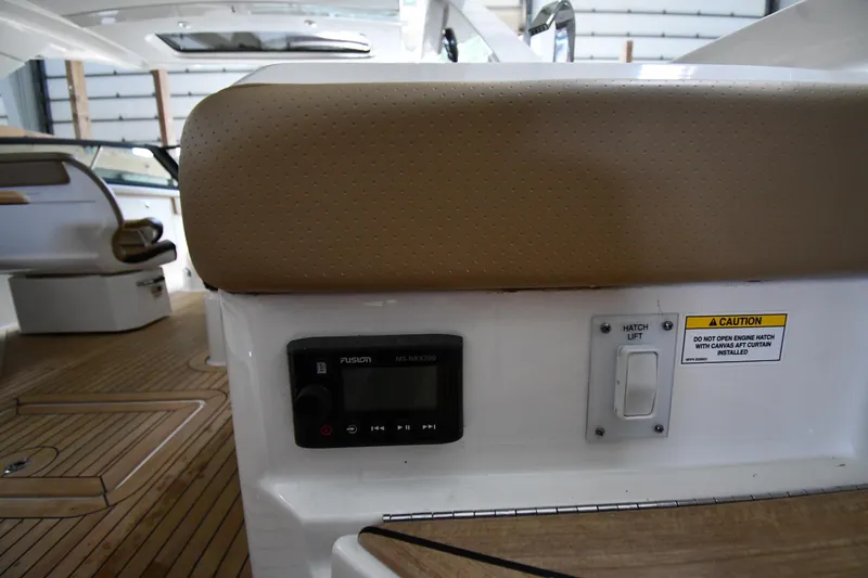  Yacht Photos Pics 2020 Sea Ray SLX 400 Outboard interior with control panel and hatch lift switch.