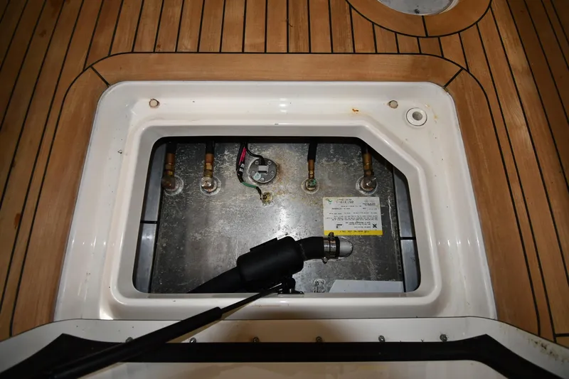  Yacht Photos Pics 2020 Sea Ray SLX 400 Outboard engine compartment with teak flooring.