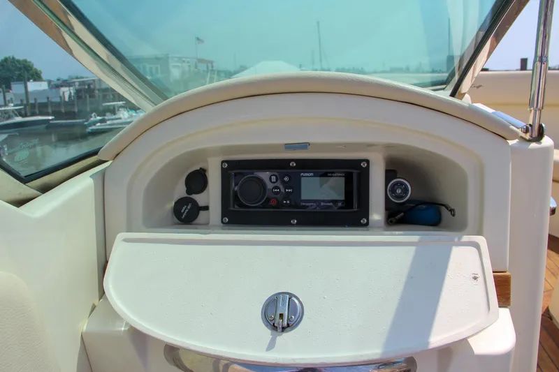 Wahoo Yacht Photos Pics Dashboard of a 2013 Chris-Craft Launch 28 boat with navigation controls.