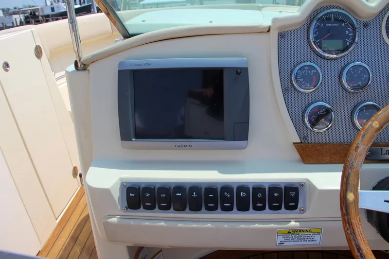 Wahoo Yacht Photos Pics 2013 Chris-Craft Launch 28 dashboard with navigation system and control panel.