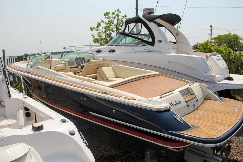 Wahoo Yacht Photos Pics 2013 Chris-Craft Launch 28 boat with sleek design and luxurious interior.