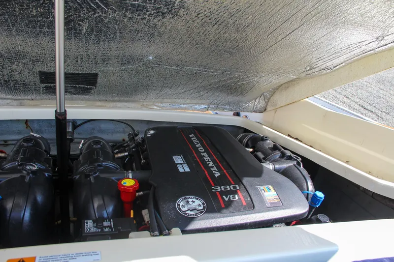 Wahoo Yacht Photos Pics 2013 Chris-Craft Launch 28 engine compartment with Volvo Penta V8 380 engine.