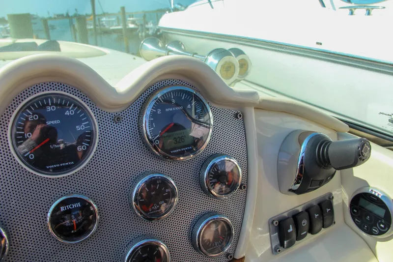 Wahoo Yacht Photos Pics Dashboard of a 2013 Chris-Craft Launch 28 boat with gauges and controls.