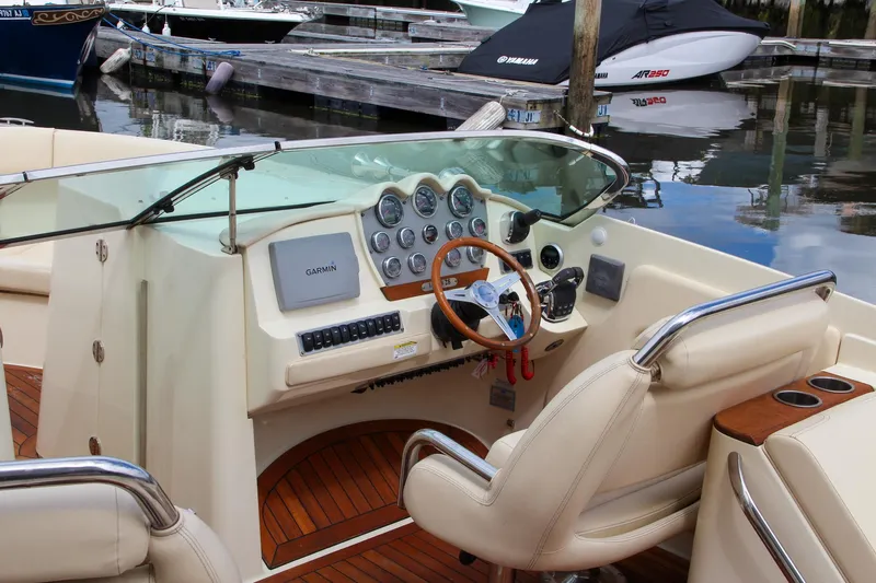 Wahoo Yacht Photos Pics 2013 Chris-Craft Launch 28 boat dashboard with steering wheel and navigation system.