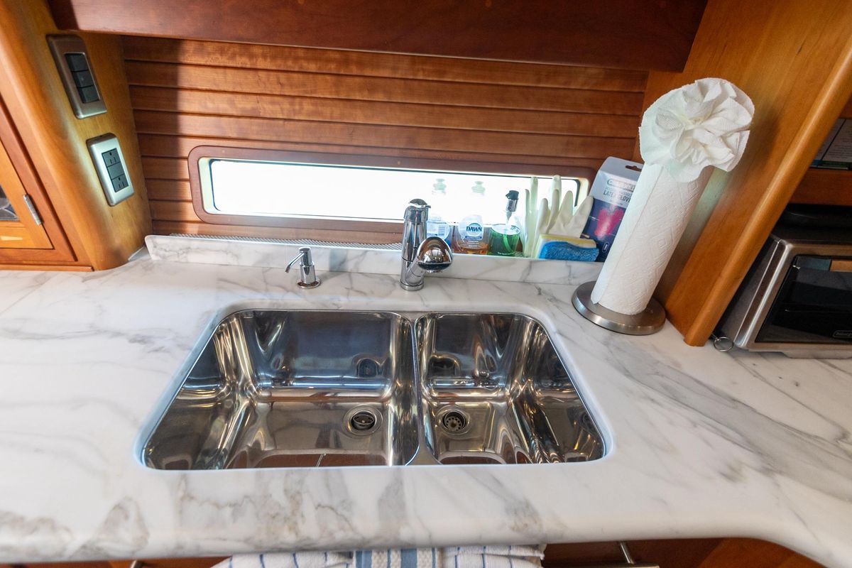 2009 Sabre 52 