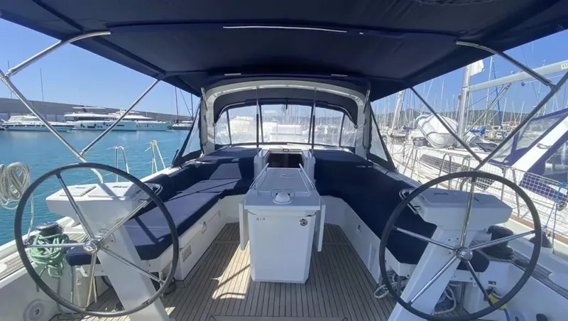  Yacht Photos Pics Screenshot 2025-12-17 alle 12.35.21.png