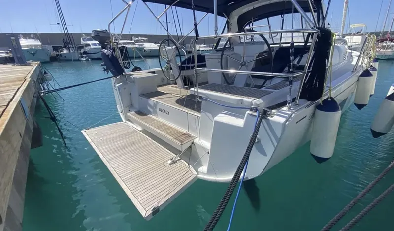  Yacht Photos Pics Screenshot 2025-12-17 alle 12.35.33.png