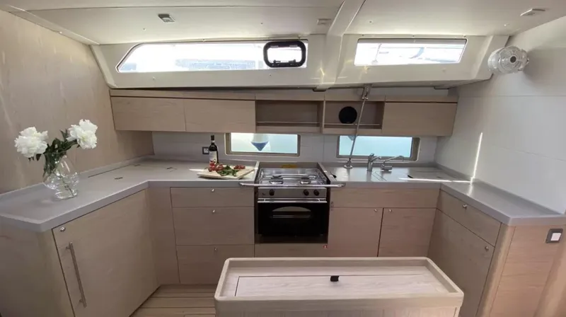  Yacht Photos Pics Screenshot 2025-12-17 alle 12.35.46.png