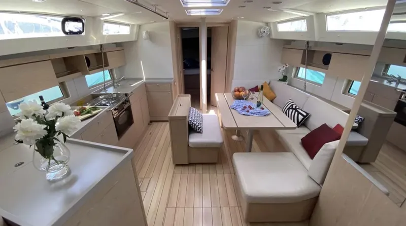  Yacht Photos Pics Screenshot 2025-12-17 alle 12.35.40.png