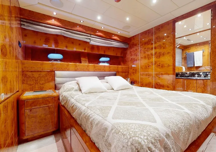 Splendida Yacht Photos Pics MANGUSTA 108