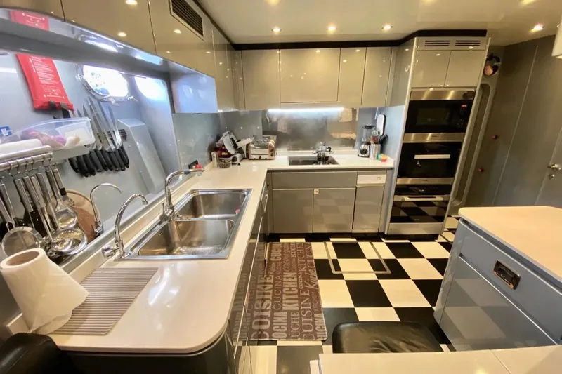 Splendida Yacht Photos Pics MANGUSTA 108