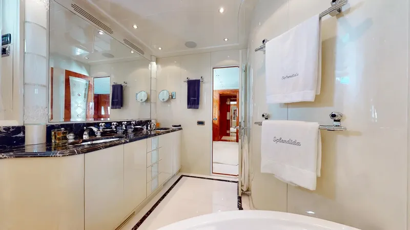 Splendida Yacht Photos Pics MANGUSTA 108