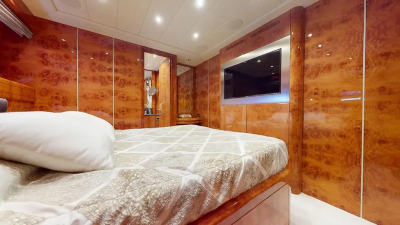 Splendida Yacht Photos Pics MANGUSTA 108