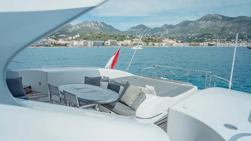 Splendida Yacht Photos Pics MANGUSTA 108