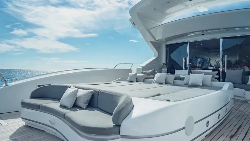 Splendida Yacht Photos Pics MANGUSTA 108