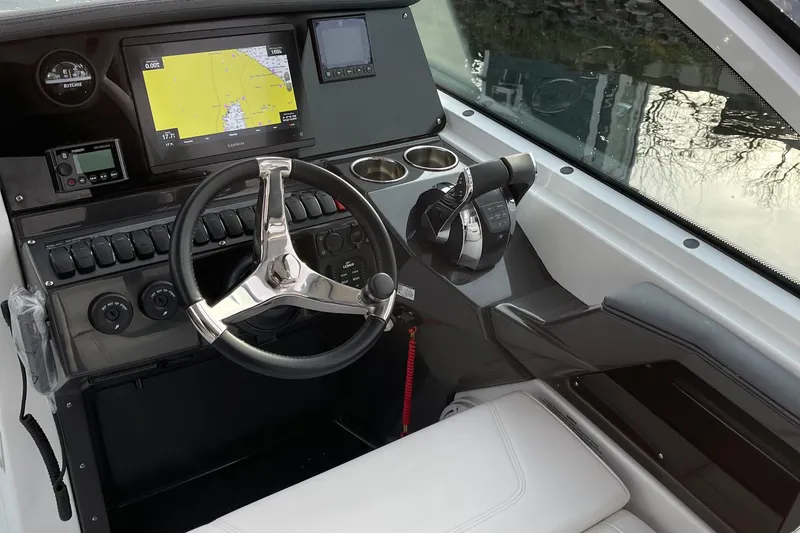  Yacht Photos Pics 2021 Blackfin 252DC boat dashboard with steering wheel, navigation screen, and controls.