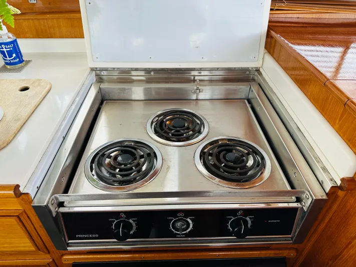 Liberty Yacht Photos Pics Electric stove with three burners on a 2003 Grand Banks 46 Europa yacht.