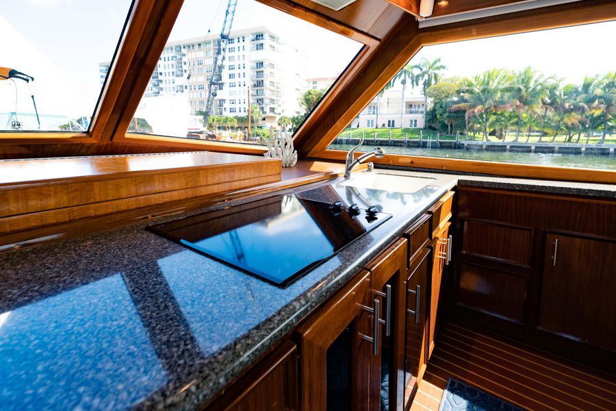 1985 Hatteras 55 Convertible