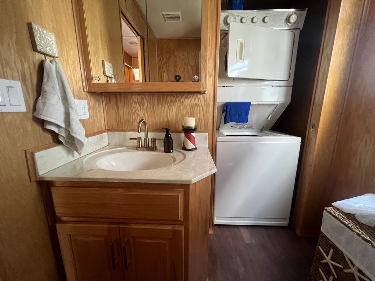 2006 Lakeview 70 