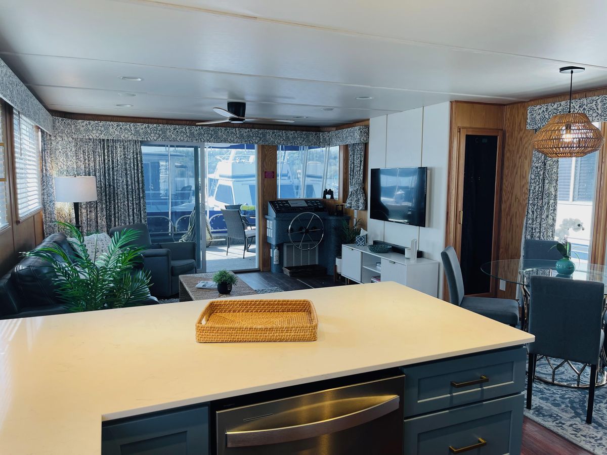2006 Lakeview 70 