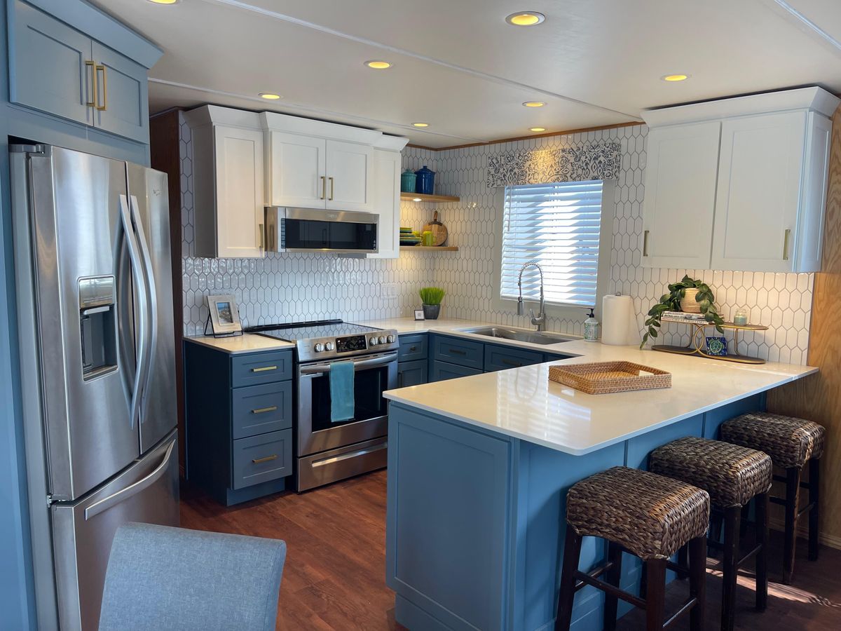 2006 Lakeview 70 