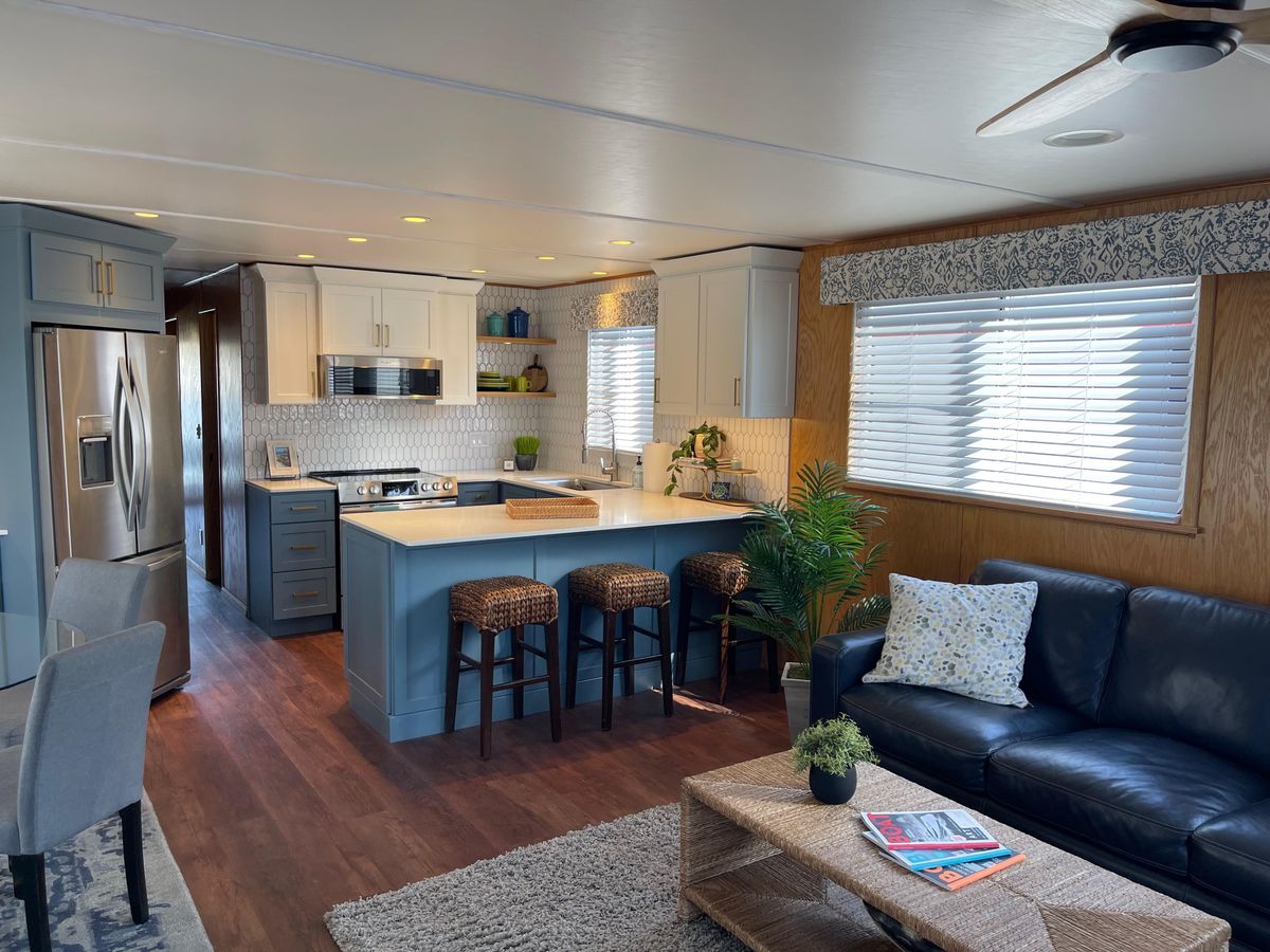 2006 Lakeview 70 